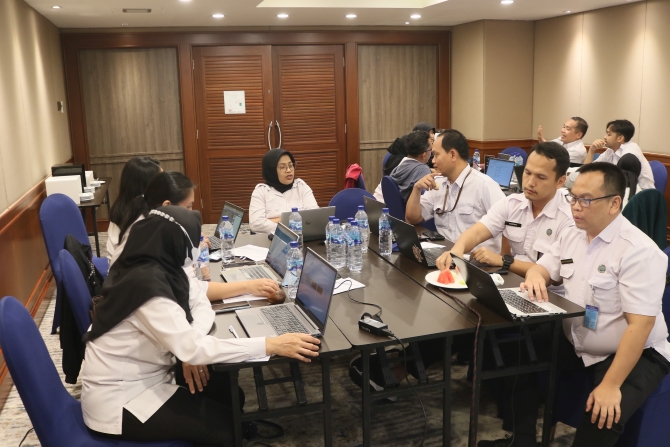 Diskusi di masing-masing kelompok