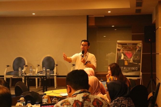 Penyampaian materi dari Narasumber Naufal Sabda Auliya, S.I.P  (LAN RI)