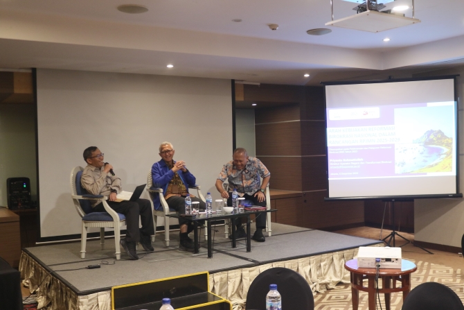 Pemaparan materi dari Narasumber Priyanto Rohmattullah, SE, MA. (Bappenas RI) 