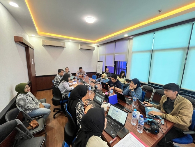 Peserta Rapat Mekanisme Penilaian Logo, nama tim RB dan tagline