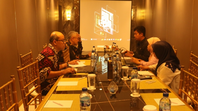 Diskusi di masing-masing kelompok